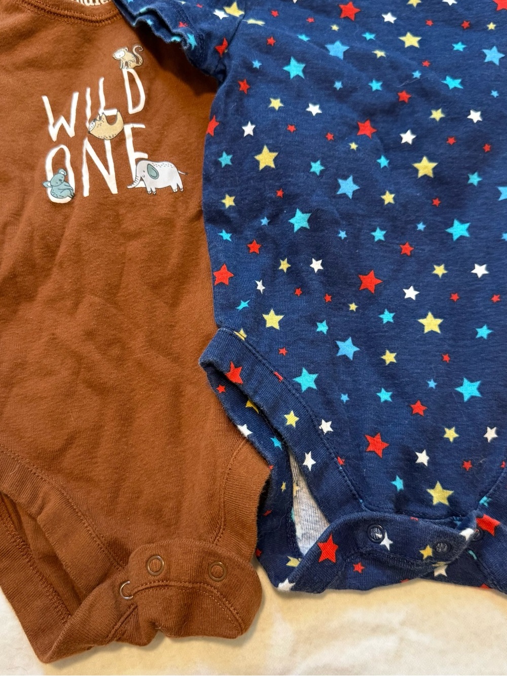 Bundle of 4 9-12M Kids One-Piece Bodysuit Set - Red, Green, Brown, Navy - Picture 4 of 4